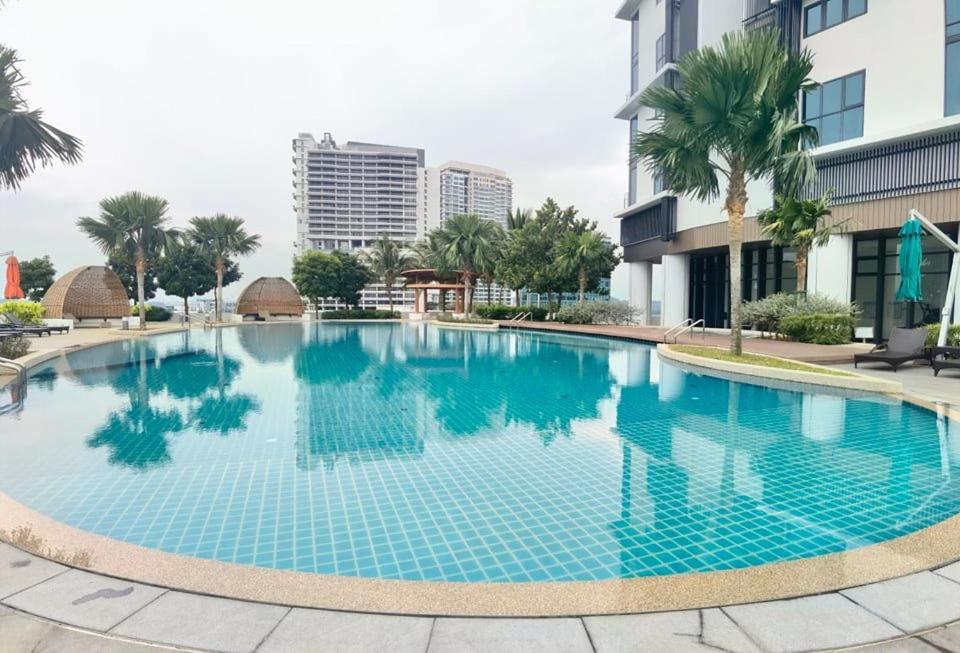 1519 Almas Suites Seaview Sunrise Netflix By Stay Nusajaya  Eksteriør billede